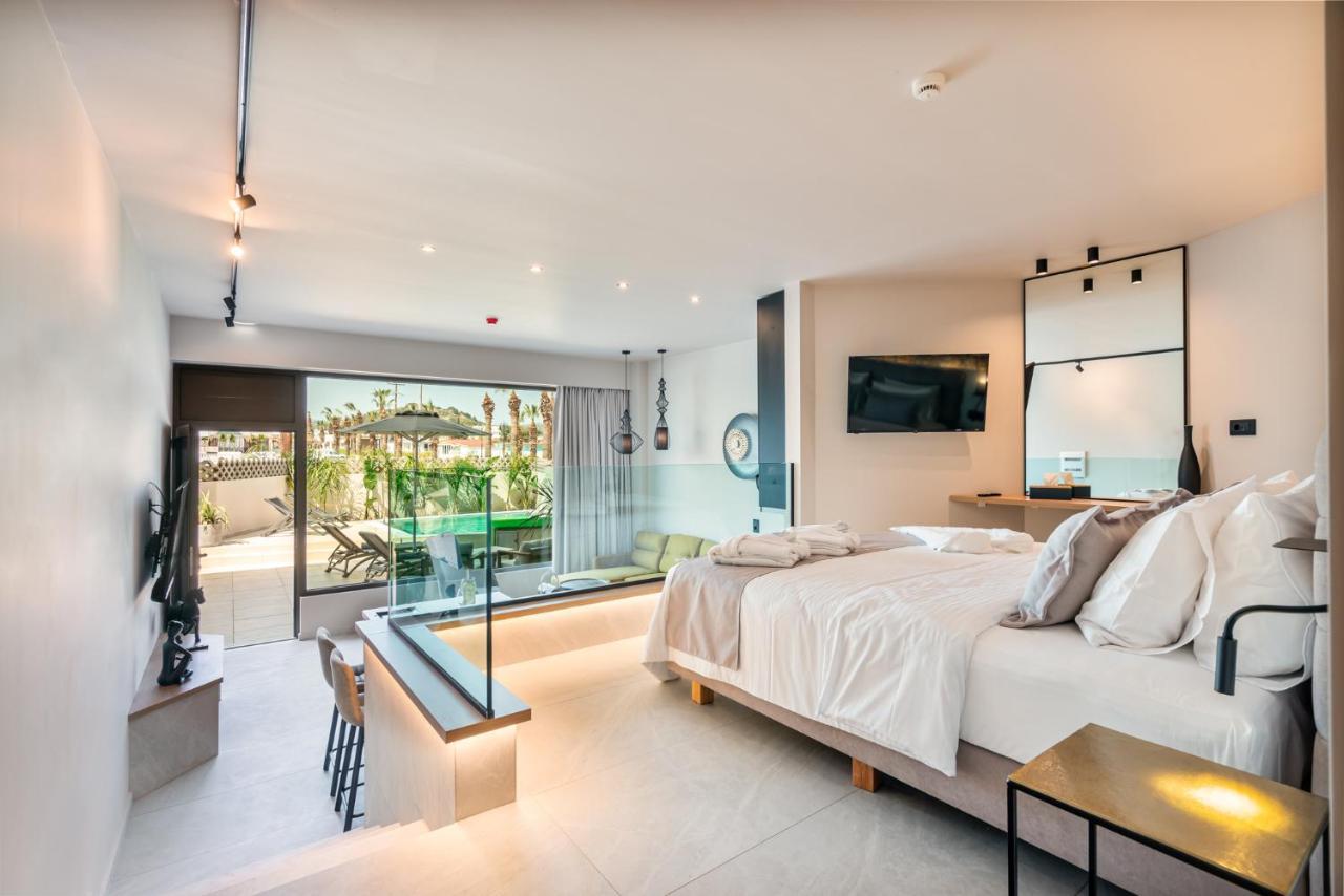Pathos Seaside Suites ฟาลิรากี ภายนอก รูปภาพ
