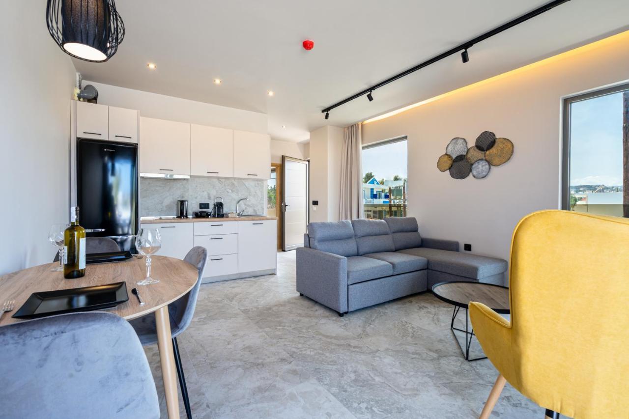 Pathos Seaside Suites ฟาลิรากี ภายนอก รูปภาพ