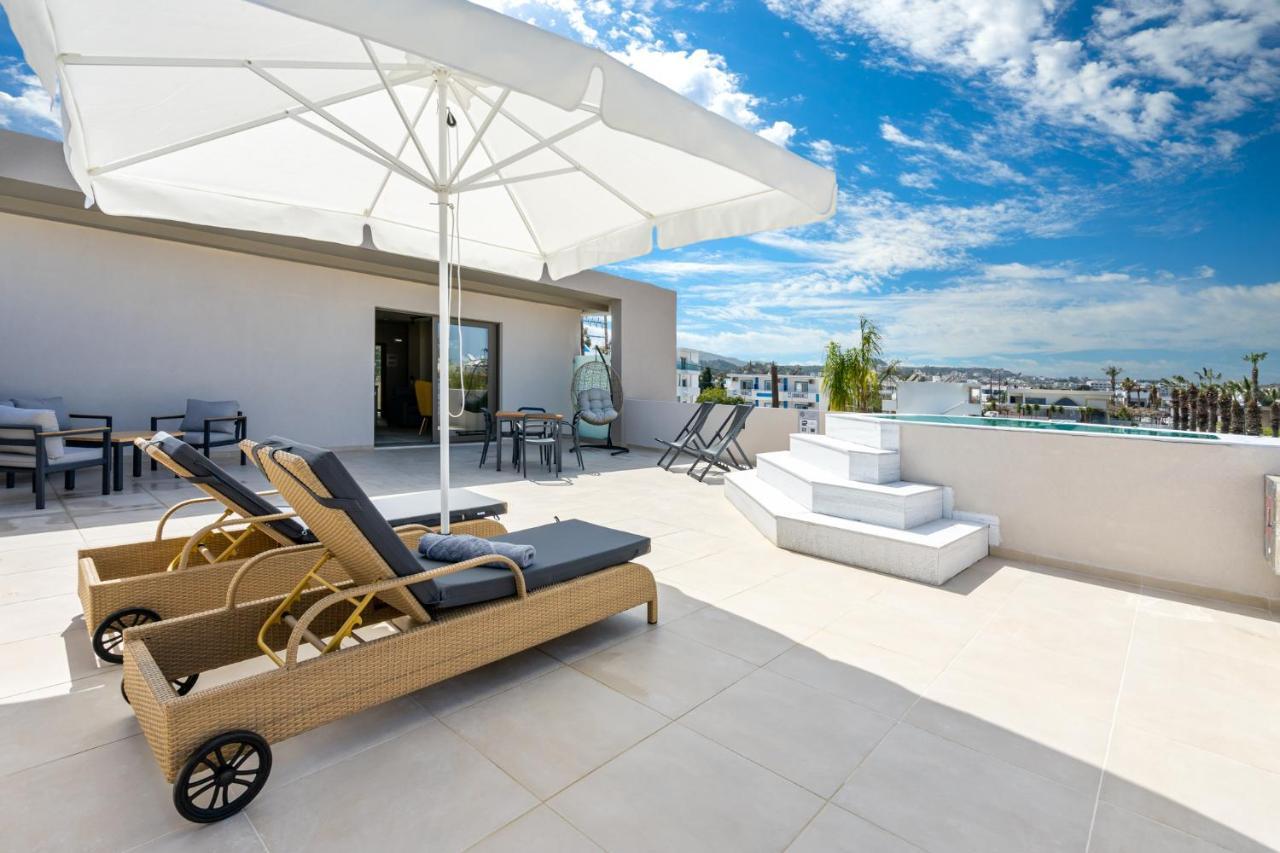 Pathos Seaside Suites ฟาลิรากี ภายนอก รูปภาพ