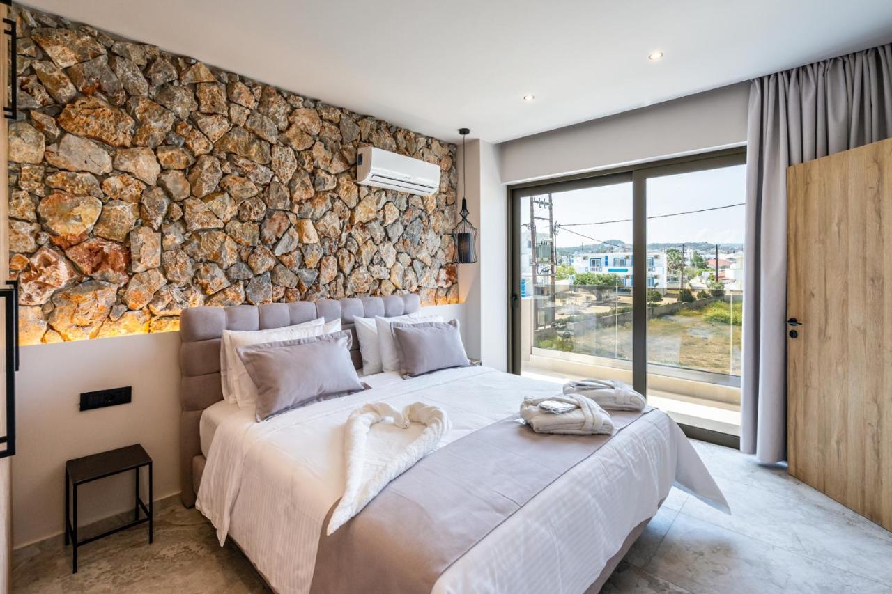 Pathos Seaside Suites ฟาลิรากี ภายนอก รูปภาพ