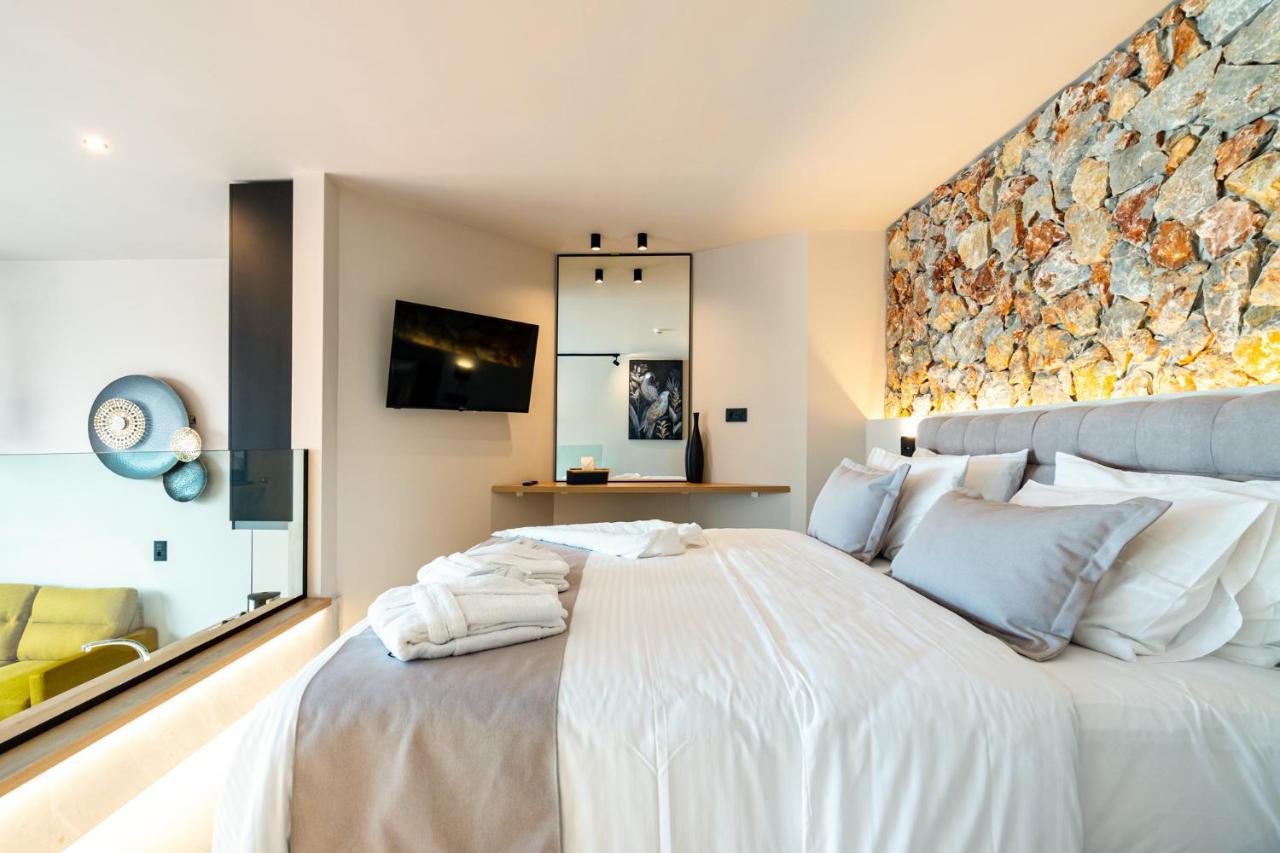 Pathos Seaside Suites ฟาลิรากี ภายนอก รูปภาพ