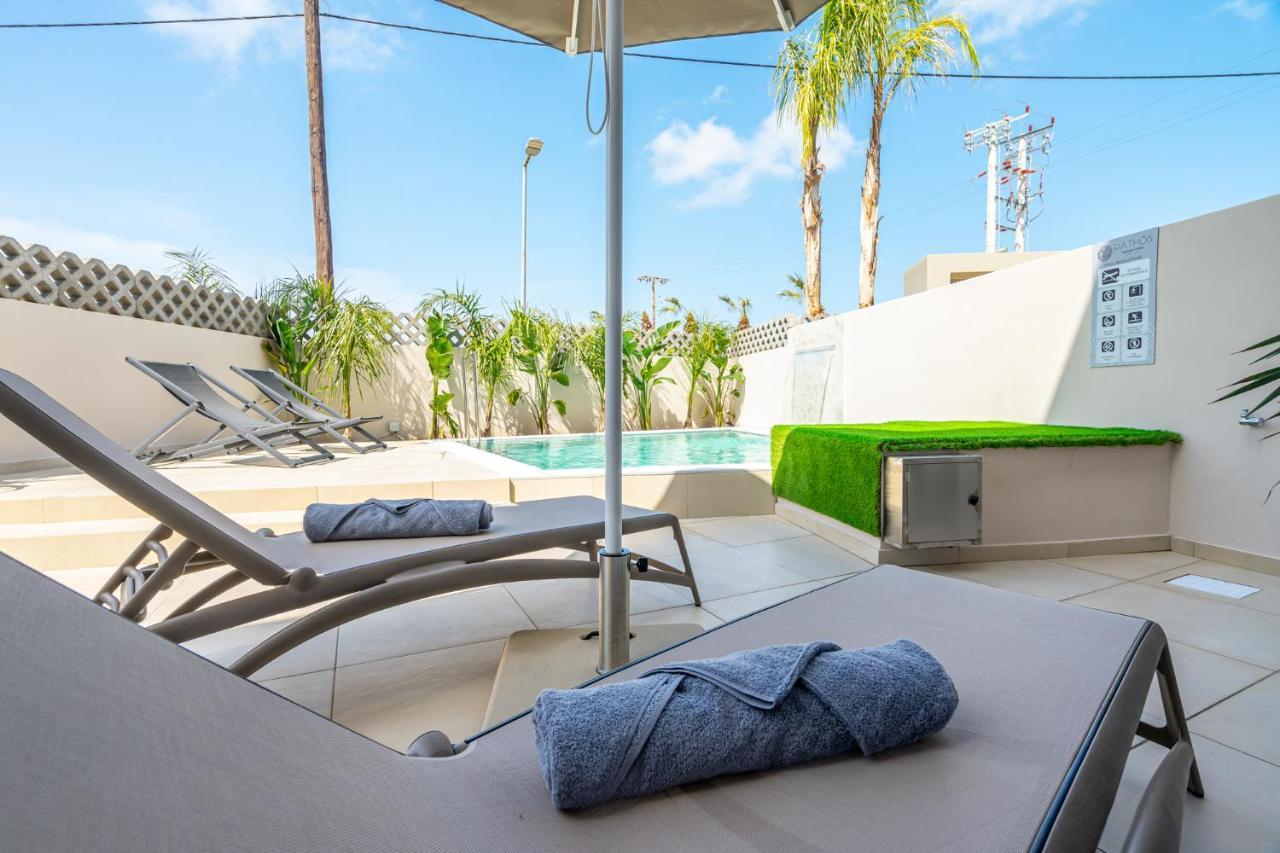 Pathos Seaside Suites ฟาลิรากี ภายนอก รูปภาพ