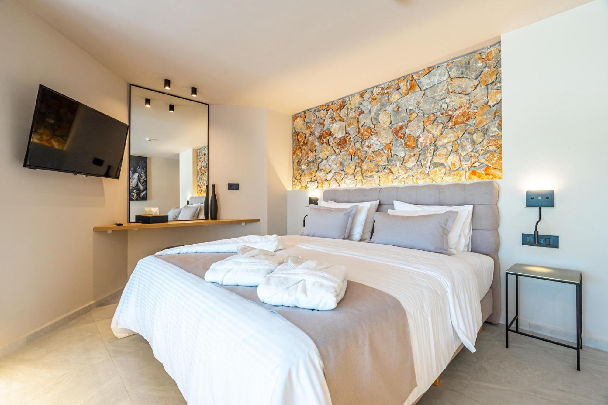 Pathos Seaside Suites ฟาลิรากี ห้อง รูปภาพ